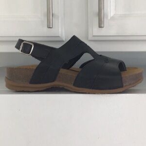 Propet Brand Phrlox Sandals Black Leather size 91/2 Wide NWOT Wedge 1-2inch